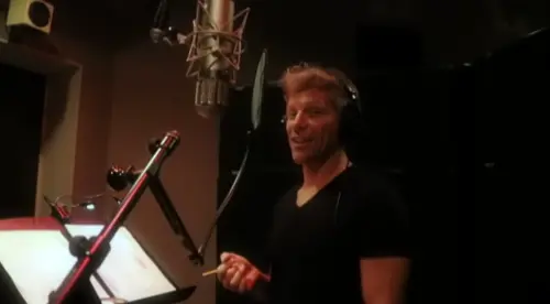 ▲邦喬飛也唱過〈月亮代表我的心〉。（圖／Bon Jovi YouTube）