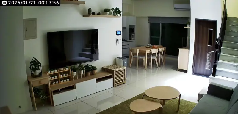 ▲地牛翻身！嘉南今（21）凌晨發生有感4.6地震，對此YouTuber蔡阿嘎曬出嘉義家中「監視器狂搖」的驚悚畫面，讓粉絲也嚇壞直呼：「不敢睡了。」（圖／IG yga0721）