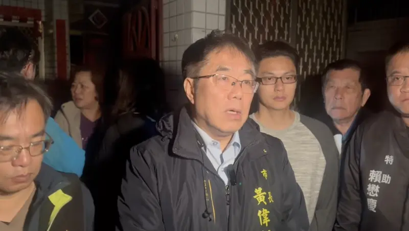 ▲台南市長黃偉哲台南楠西救災現場。（圖／翻攝自黃偉哲臉書）