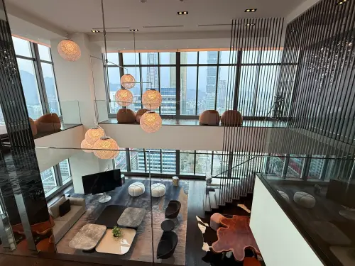W飯店的總統套房,也就是「頂級驚喜套房 Extreme Wow Suite」,揮別過往活潑的高飽和配色,改以大地暖色調為主體。(圖/記者葉盛耀攝) ▲W飯店的總統套房,也就是「頂級驚喜套房 Extreme Wow Suite」,揮別過往活潑的高飽和配色,改以大地暖色調為主體。(圖/記者葉盛耀攝)