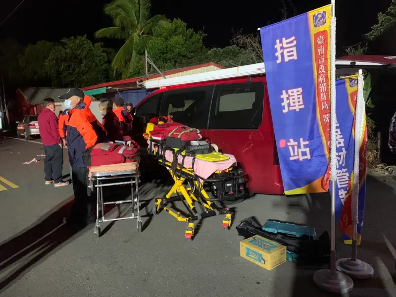 ▲ 消防局成立前進指揮所，並調派台南特搜隊進行廣域搜索。（圖／南市消防局提供）