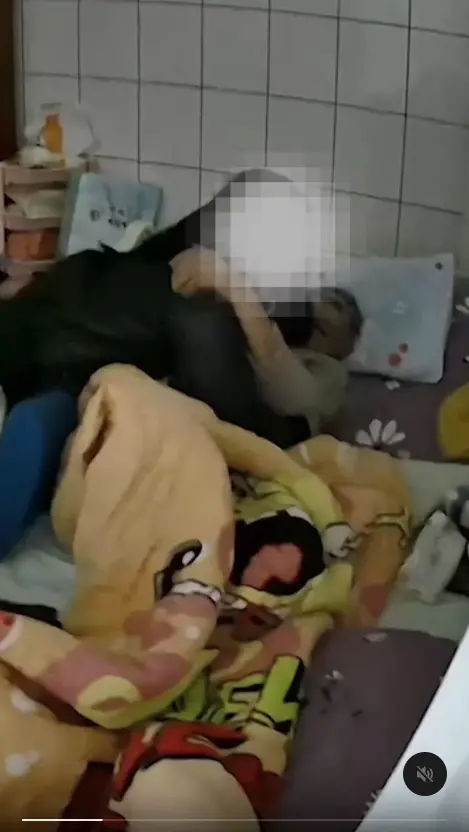 ▲女移工地震肉身護阿嬤(圖/Threads@jessie.1006授權) ▲女移工地震肉身護阿嬤(圖/Threads@jessie.1006授權)