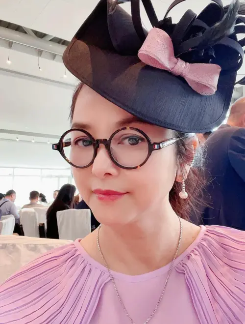 ▲葉蘊儀公開分享25年來的真實生活經歷，透露自己並非做房產或保險代理，而是專注於美術教育事業，強調過去的努力和成就。（圖／翻攝自葉蘊儀IG）