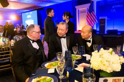 ▲立法院長韓國瑜（右一）罕見打「蝴蝶領結」。（圖／李彥秀提供）