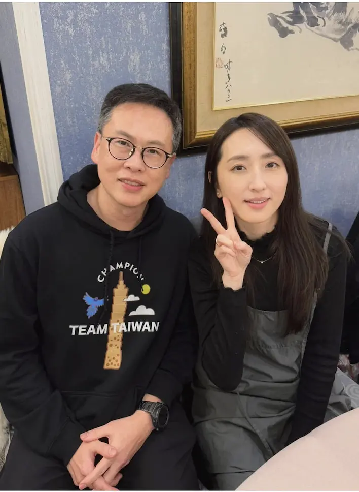 ▲王兆杰（左）曬出和台灣女神柯佳嬿（右）的合照，似乎是在報復賈永婕前幾天和玄彬的照片。（圖／翻攝自賈永婕臉書）