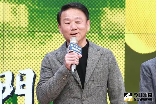 ▲台鋼雄鷹總教練洪一中，聊到2位年輕小將陳宇宏、伍祐城入選資格賽中華隊28人名單，透露他們在年前收到資格賽邀約後，就提早開始備戰，從春訓前幾天就看得出來狀態已經上軌道。（圖／記者葉政勳攝 , 2025.01.21）