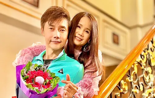 ▲包偉銘為妻精心策劃暖壽慶生，瘋狂慶生一個，從泰國到台灣暖心不斷，獲得「暖壽公」稱號。（圖／漢森娛樂提供）