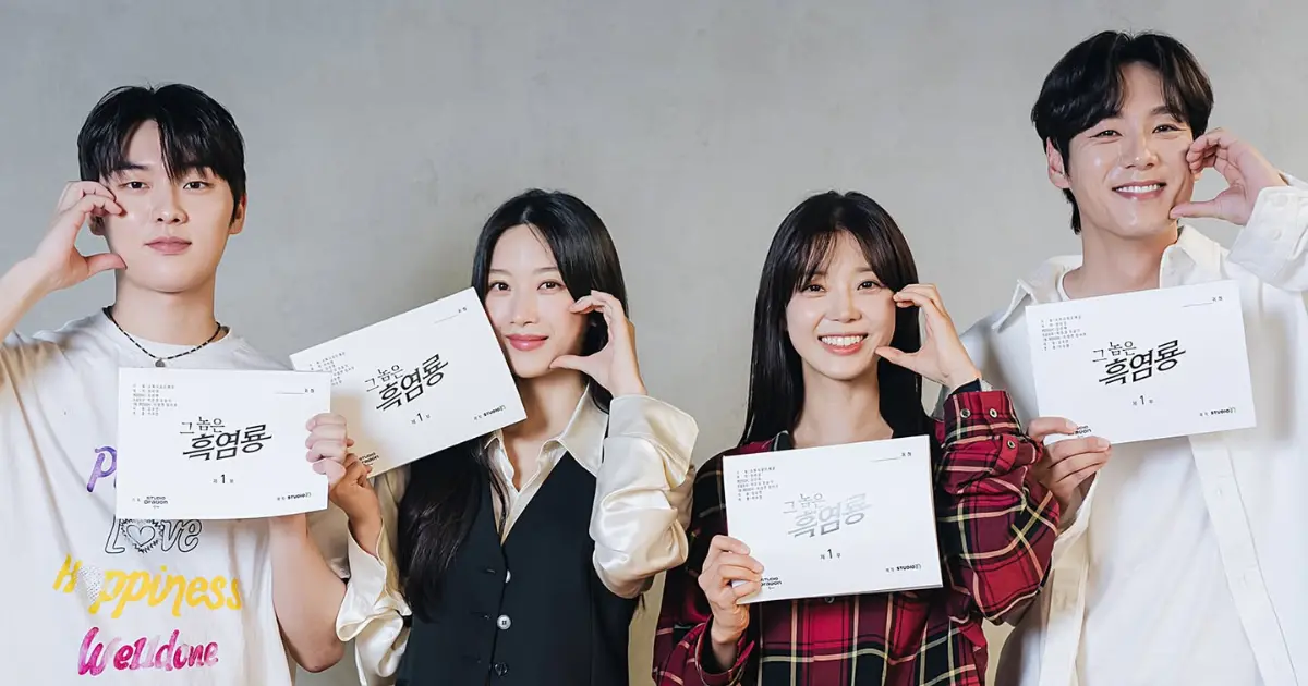 ▲《那傢伙是黑炎龍》由文佳煐（如圖）和崔顯旭主演，先前才被無良店家流出兩人在拍貼機內的劇照，還被粉絲懷疑私下偷交往。（圖／文佳煐 IG）