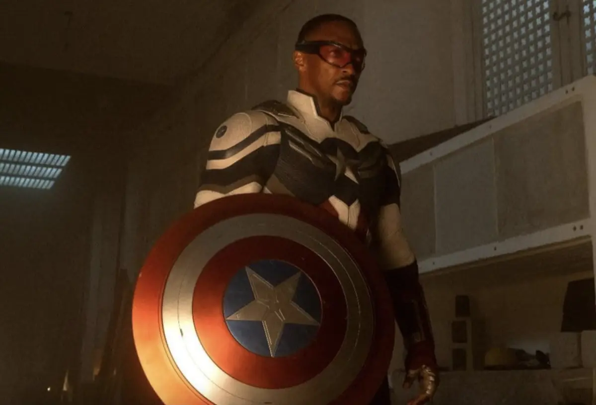 ▲漫威最新大片《美國隊長：無畏新世界》由過去扮演「獵鷹」山姆的安東尼麥奇（如圖），接棒成為新一代的美國隊長，還會大戰由美國總統哈里遜福特變身的「紅浩克」，噱頭十足。此外本月其他強片還包括芮妮齊薇格最著名系列第4集《BJ單身日記：戀上小鮮肉》等。（圖／摘自IMDb）