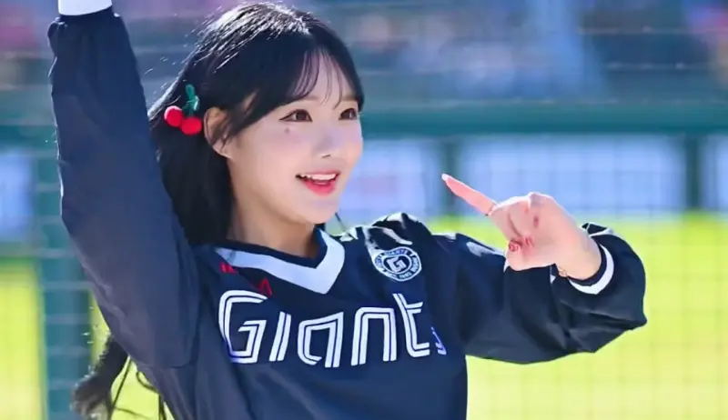 ▲韓職樂天巨人隊將來台在大巨蛋與中職球手進行交流賽，被封為「啦啦隊IU」的崔洪邏（如圖）也在這次來台應援的名單中，她是李晧禎的現任隊友。（圖／崔洪邏IG）