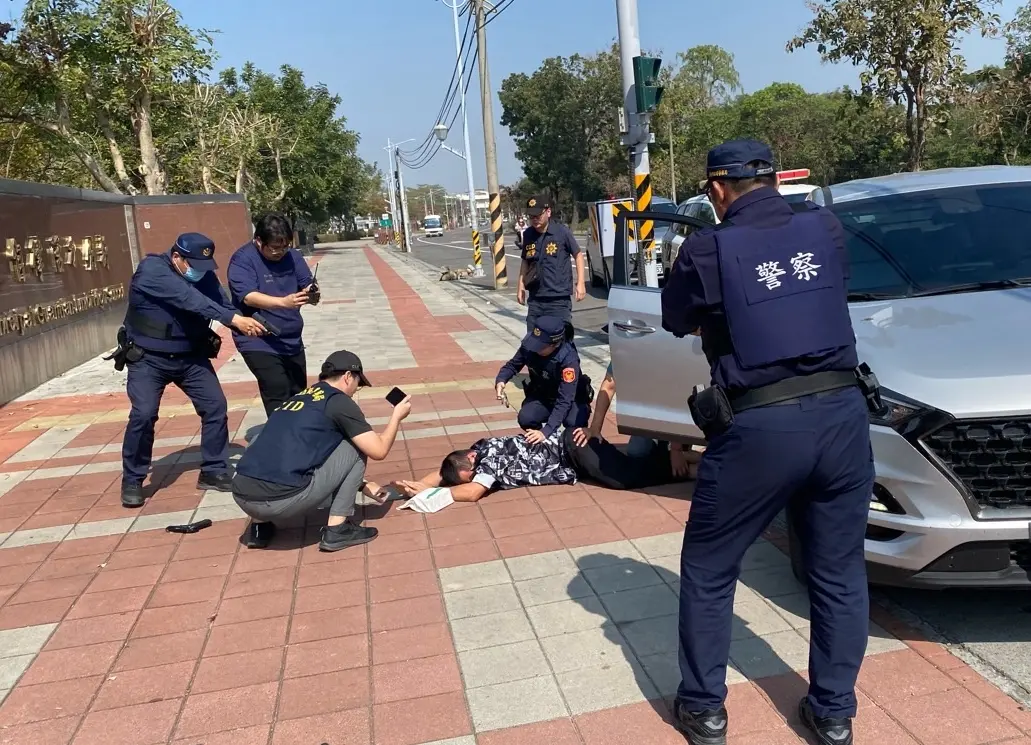 ▲民眾如有大筆現金存（提）款需求，可向各地警察機關或金融機構協助申請免費護鈔服務。（圖／內政部提供）