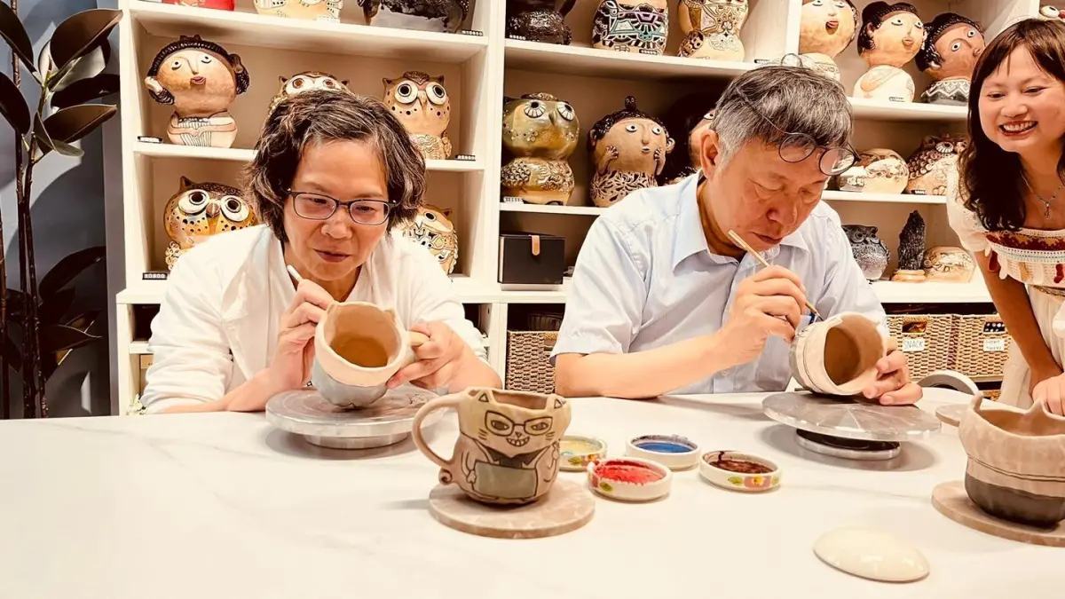 ▲蔡壁如臉書再度貼出兩張她與柯文哲的合照，徹底惹怒小草。（圖／翻攝蔡壁如臉書，2025.01.21）