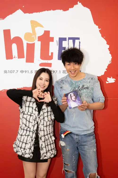 徐懷鈺(左)作客Hit Fm聯播網。(圖/Hit Fm聯播網提供) ▲徐懷鈺(左)作客Hit Fm聯播網。(圖/Hit Fm聯播網提供)