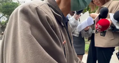 林秉樞的父親今出面接受媒體訪問,不只透露林秉樞目前在加護病房,裝葉克膜維持生命,病情嚴重,擔心自己年邁無法照顧兒子一輩子,林父忍不住哽咽。(圖/翻攝畫面) ▲林秉樞的父親今出面接受媒體訪問,不只透露林秉樞目前在加護病房,裝葉克膜維持生命,病情嚴重,擔心自己年邁無法照顧兒子一輩子,林父忍不住哽咽。(圖/翻攝畫面)