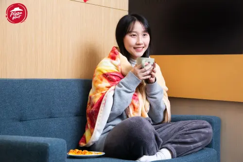 ▲不是每個超人都有披薩披風，但必勝客有。（圖／必勝客提供）