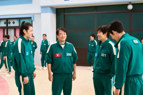 ▲雖然在《魷魚遊戲2》仍是配角,但李誓環(中)不顧太太反對,堅持演出,果真被大眾記住。(圖/Netflix) ▲雖然在《魷魚遊戲2》仍是配角,但李誓環(中)不顧太太反對,堅持演出,果真被大眾記住。(圖/Netflix)