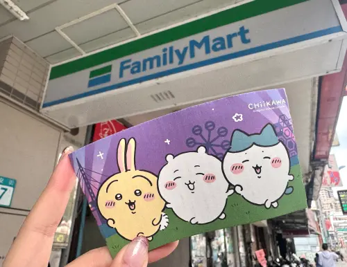 全家吉伊卡哇聯名杯套需要購買熱飲才可獲得。(圖/記者鍾怡婷攝) ▲全家吉伊卡哇聯名杯套需要購買熱飲才可獲得。(圖/記者鍾怡婷攝)