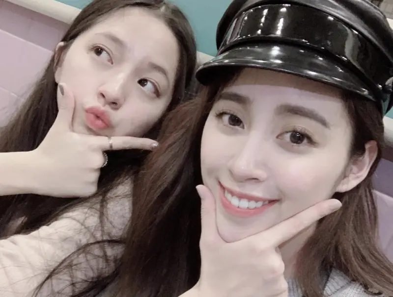 ▲歐陽娣娣（左）在節目《火星情報局》中爆料歐陽妮妮（右）有公主病，會制定規矩，讓妹妹們都要遵守。（圖／翻攝自歐陽娣娣IG）