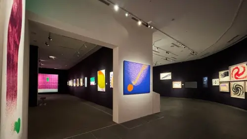 ▲「宇宙能量─蕭勤九十紀念展」。（圖／創價美術館提供）