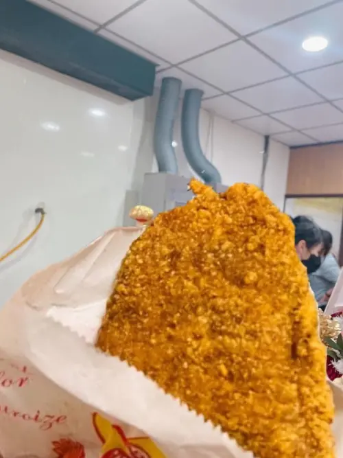 ▲▼南機場夜市的「協力香機排」雞肉多汁厚實,肉質本身風味鮮甜,配上炸得酥脆金黃的外皮,一咬下去簡直人間享受。(圖/翻攝自協力香機排臉書、Google評論網) ▲▼南機場夜市的「協力香機排」雞肉多汁厚實,肉質本身風味鮮甜,配上炸得酥脆金黃的外皮,一咬下去簡直人間享受。(圖/翻攝自協力香機排臉書、Google評論網)
