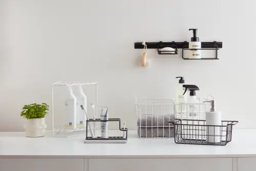 H(INK)鐵線收納系列主打「靈活收納」、「模組化設計」、「系統美學」三大特色。(圖/HOLA提供) ▲H(INK)鐵線收納系列主打「靈活收納」、「模組化設計」、「系統美學」三大特色。(圖/HOLA提供)