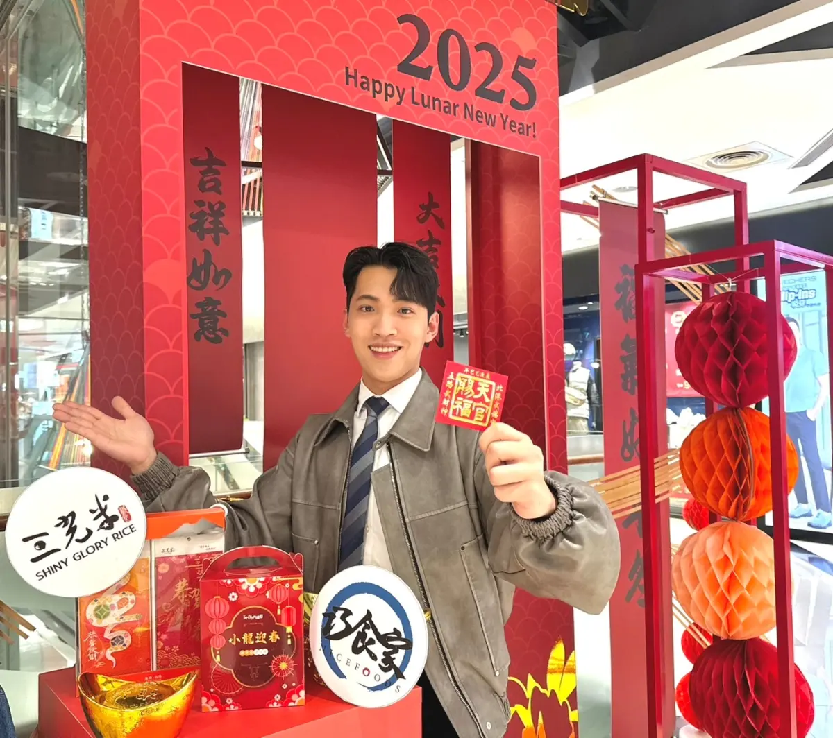 ▲台中大遠百祭卡友來店三好禮，祝福大家幸福「米」滿、見「麵」平安和恭喜發「財」。（圖／業者提供）