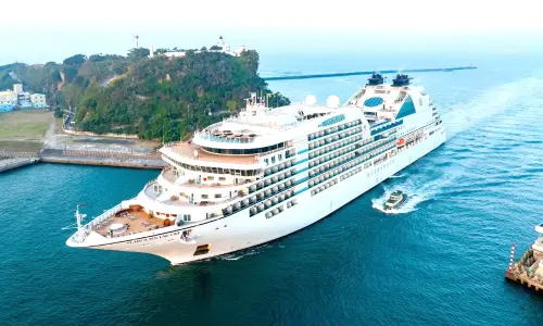 ▲璽寶安可號(Seabourn Encore)郵輪首航高雄港。(圖／高雄港務分公司提供)
