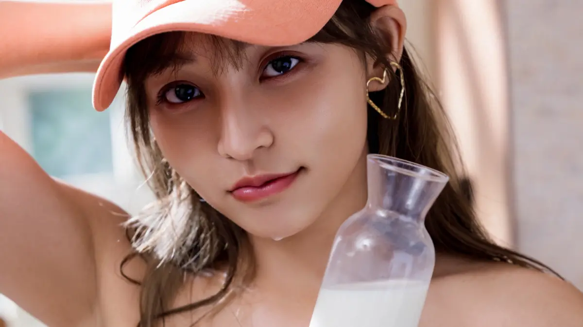 ▲林襄第三本個人寫真集《襄水》未曝光作品大公開，可能是她最後拍攝的性感之作。（圖／莉奈文創提供）