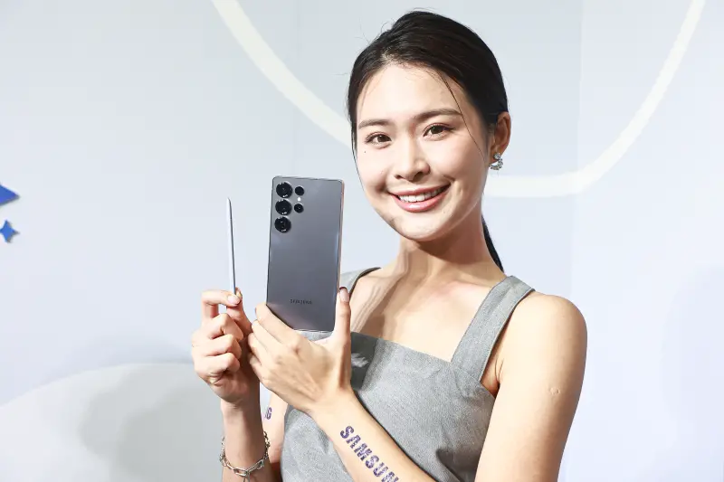 三星Galaxy S26發表倒數！上一代便宜1.7萬該買嗎？一票網友搖頭