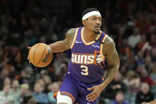 Beal擁有霸王條款、年薪破5000萬,站在他的角度思考,且戰且走、不妄下決定,同樣是合理選擇。(圖/美聯社/達志影像) ▲Beal擁有霸王條款、年薪破5000萬,站在他的角度思考,且戰且走、不妄下決定,同樣是合理選擇。(圖/美聯社/達志影像)