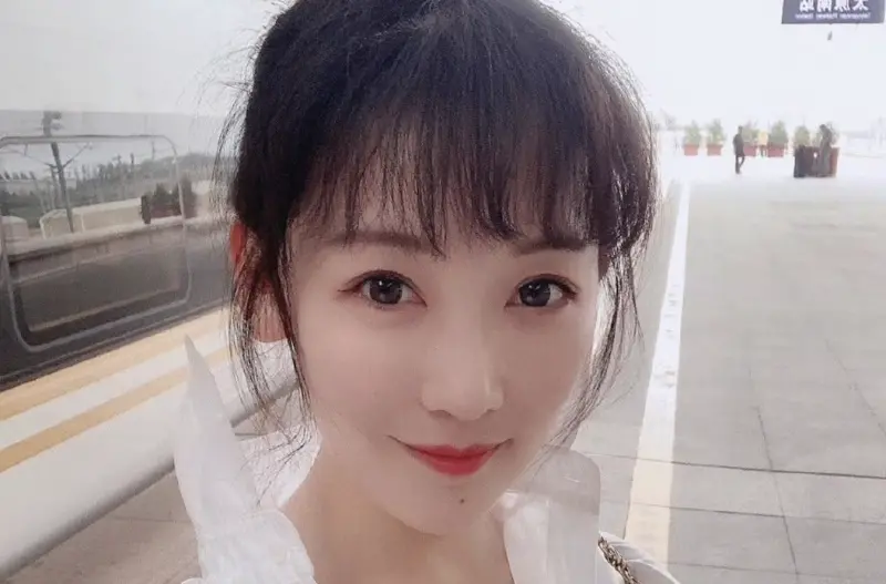 ▲40歲中國歌手申燁病逝，她還提前寫好訃告發在朋友圈，讓許多粉絲一時無法接受。申燁唱紅許多經典名曲，包括《好久不見》、《彩蝶》等。（圖／翻攝自申燁微博）