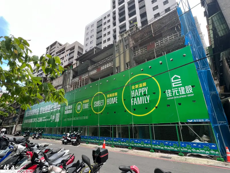 ▲台北市素地難求，房子愈蓋愈小、單價愈來愈高。小宅風也吹到新北市，新店捷運七張站預售「佳元柒章」建案，實價揭露12坪套房成交單價直逼百萬元大關。（圖／住展雜誌提供）