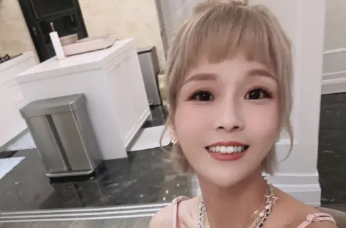 ▲丟丟妹（李明珊）（圖／翻攝自樓頂揪樓下臉書）