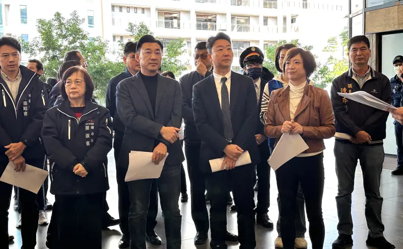 ▲立法院副院長江啟臣會同交通部長陳世凱勘查台鐵豐原站，力促假日加開車程90分鐘的「台北─豐原」直達車，紓解高鐵台中站壓力。（圖／記者顏幸如攝，2025.01.23）