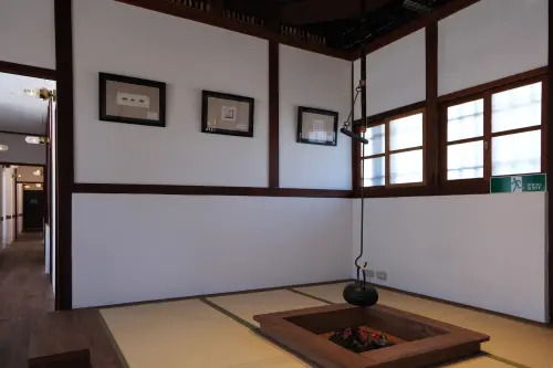 ▲「寶桑町屋」的迎賓區域有日式榻榻米與景觀火爐，在辦理入住、退房時也能得到短暫的休憩。（圖／雲品國際提供）