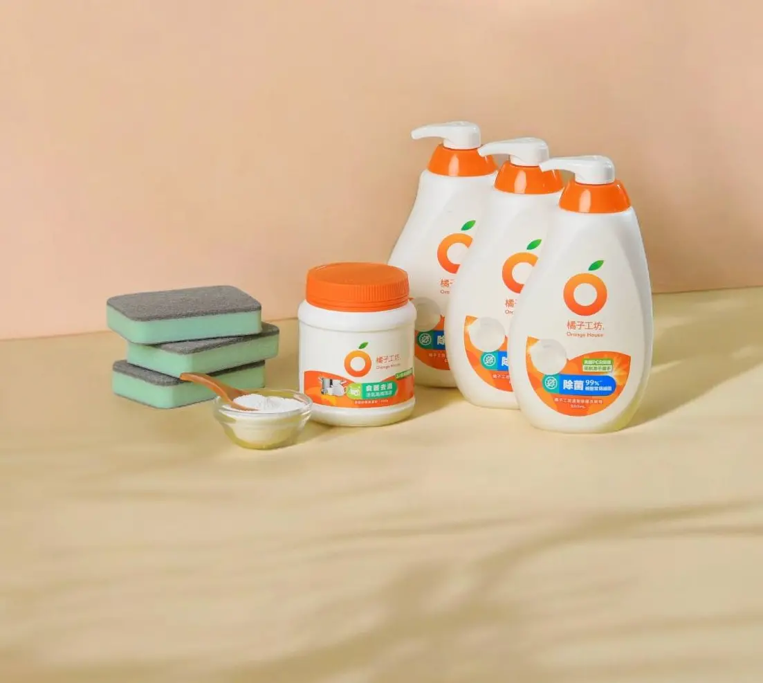 ▲橘子工坊「食器妙用清潔粉」，初生態活氧氣泡，針對砧板刀具的陳年頑垢更能深入縫隙。（圖／橘子攻坊提供）
