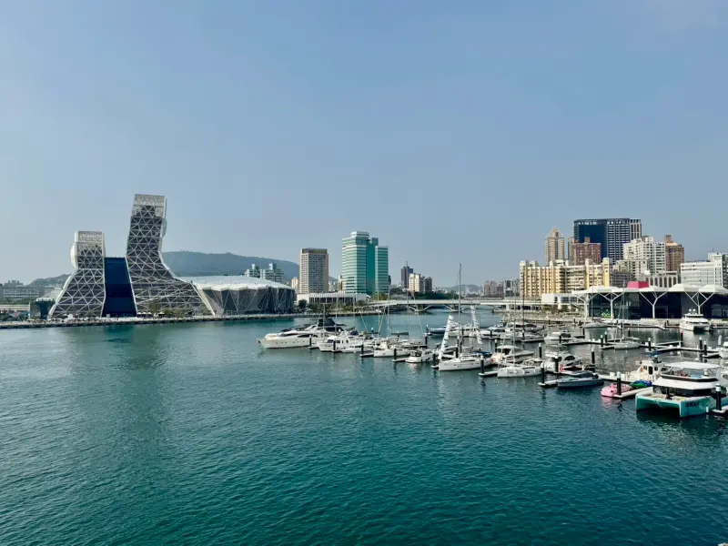 ▲高雄流行音樂中心、駁二特區一帶，近年來觀光熱度暴增，也帶動周邊房市。（圖／信義房屋提供）