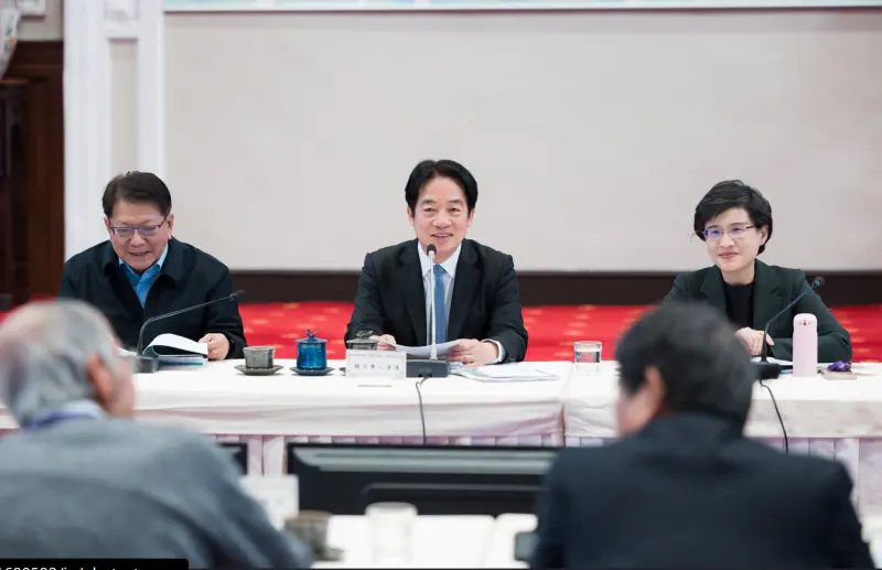 ▲委員會委員自砍預算，賴清德聽聞後尷尬笑稱，「共體時艱」。（圖／總統府提供）