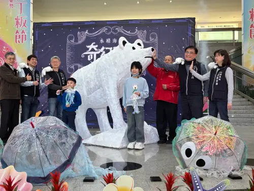 2025中台灣燈會2/8閃耀登場 農業局燈區「海洋奇幻冒險」亮相 ▲2025中台灣燈會2/8在台中中央公園閃耀登場, 農業局燈區「海洋奇幻冒險」今日搶先亮相。(圖/記者金武鳳攝,2025.1.23)