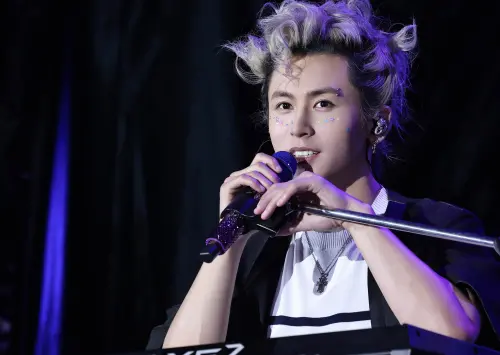 ▲得獎才子一趟倫敦行 張哲瀚揮灑新作。（圖／張哲瀚提供）