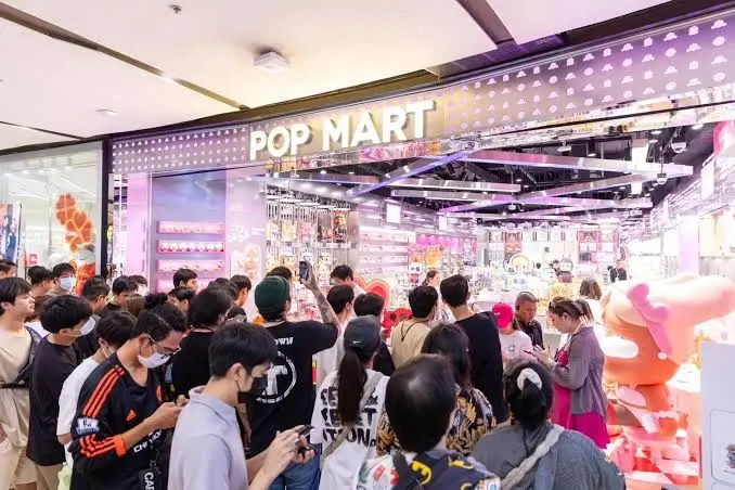 ▲泡泡瑪特（POP MART）的東南亞最大分店在泰國。（圖／翻攝自臉書）
