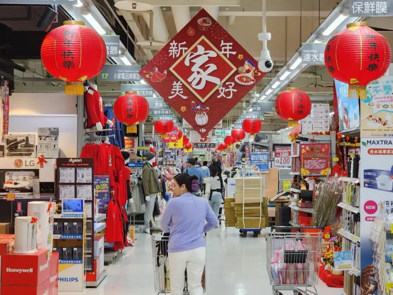 家樂福即日起，只要是會員，年節採購獨家折扣攻略、大年初二「回娘家滿額禮」，通通都滿足。（圖／家樂福提供）