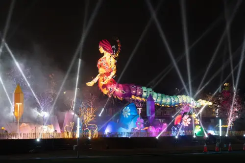 好懷念!台中燈會讓人想起這大咖 網友敲碗:做文英阿姨小提燈 ▲中台灣元宵燈會的主燈「女媧」,正在趕工中。(圖/台中市政府提供,2025.01.24)