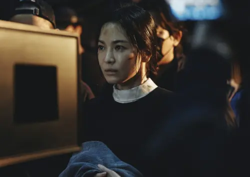 ▲《黑祭司2:闇黑修女》已在台上映!宋慧喬為了這部電影豁出去,學抽菸、講髒話樣樣來。(圖/Naver電影) ▲《黑祭司2:闇黑修女》劇情遭批含性別歧視隱喻,引發韓國網友強烈反應,甚至有部分觀眾要求撤回預售票。(圖/Naver電影)