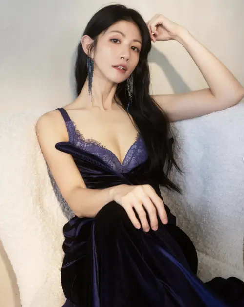▲李千娜展現迷人身材,火辣外型和性感風格讓粉絲驚訝。(圖/翻攝自李千娜IG) ▲李千娜展現迷人身材,火辣外型和性感風格讓粉絲驚訝。(圖/翻攝自李千娜IG)