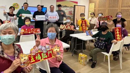 ▲「長青英語與人工智慧語言學習課程」透過生動有趣的AI學習課程,幫助長輩逐步學習基礎英語應用、實用詞彙及日常會話技巧。(圖/翻攝畫面) ▲「長青英語與人工智慧語言學習課程」透過生動有趣的AI學習課程,幫助長輩逐步學習基礎英語應用、實用詞彙及日常會話技巧。(圖/翻攝畫面)