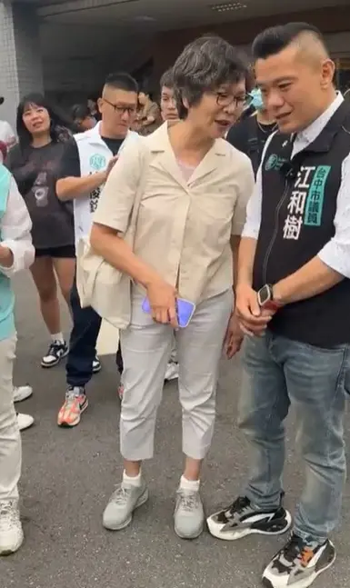 ▲去年大甲媽「咬耳朵」事件,江和樹遭蔡壁如亂入,吃了啞吧虧。(資料畫面/翻攝江和樹臉書)