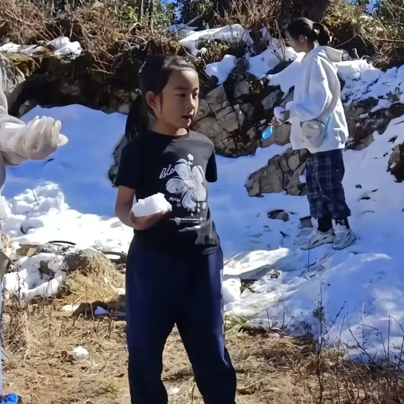 ▲雲南8歲女童尹瀟楠，在當地一處靠近中緬邊境的山區走失多日，家屬懸賞百萬找人。（圖／翻攝自微博）
