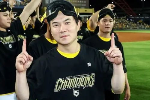 ▲江坤宇跟中信兄弟簽下10年、總值1.4億合約引發關注，所屬經紀公司「縱華運動行銷」也曝光，讓球迷紛紛讚嘆：真的太強大！（圖／中信兄弟提供）