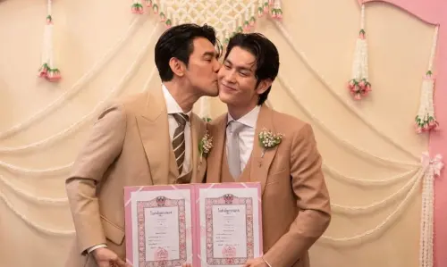 知名演員情侶在23日正式登記成婚。(圖/翻攝自臉書) ▲知名演員情侶在23日正式登記成婚。(圖/翻攝自臉書)